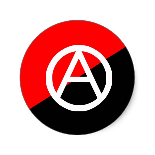 A imagem é um círculo com um símbolo anarquista. O círculo é dividido diagonalmente, com a metade superior em vermelho e a metade inferior em preto. No centro do círculo, há um símbolo branco que consiste em um (A) maiúsculo dentro de um círculo. Este é um símbolo frequentemente associado à anarquia. O fundo é branco.